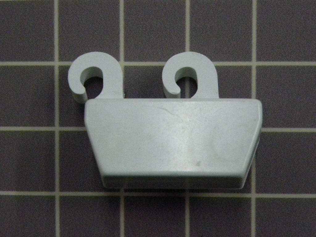 LH Retainer Bracket 5303323481