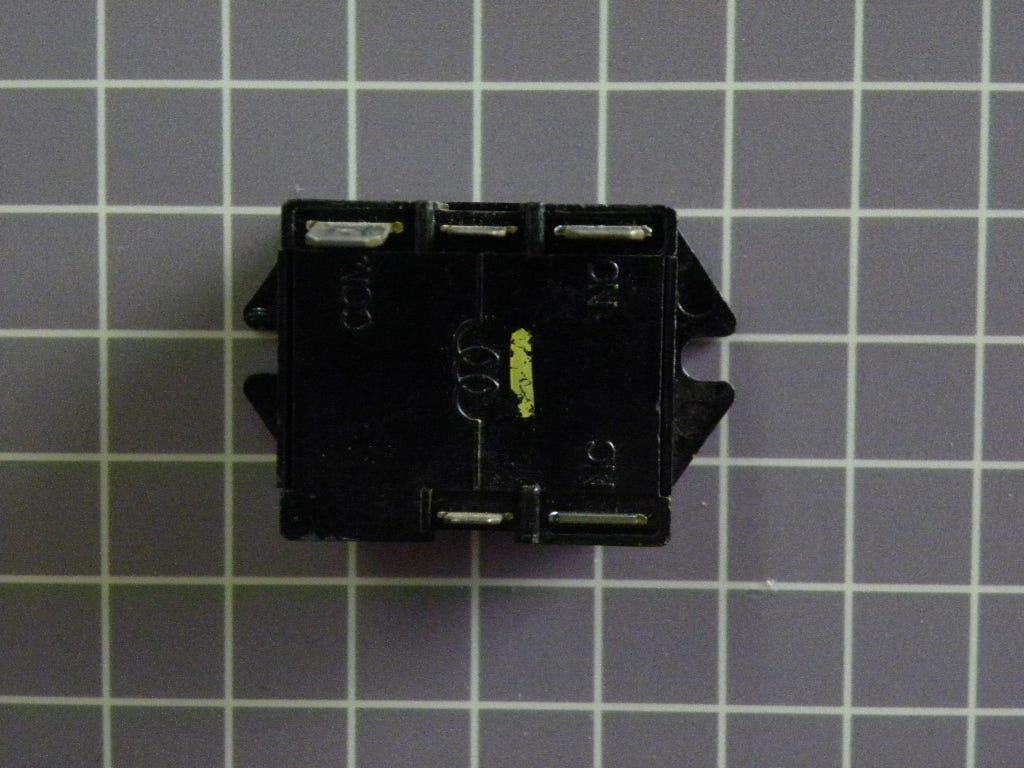 Relay 697812