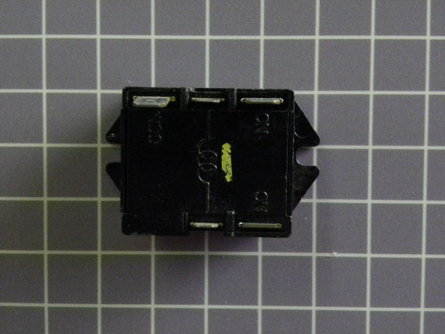 Relay 697812