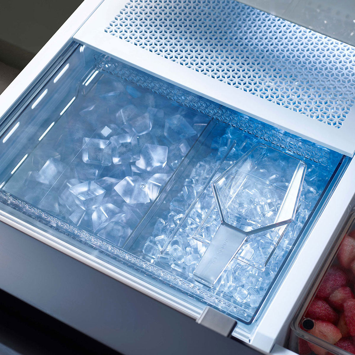 Samsung Bespoke AI 4-Door French Door Beverage Center™ | Dual Ice Maker & Flex Zone™ | 23 cu.ft.  RF23BB8600QLAA