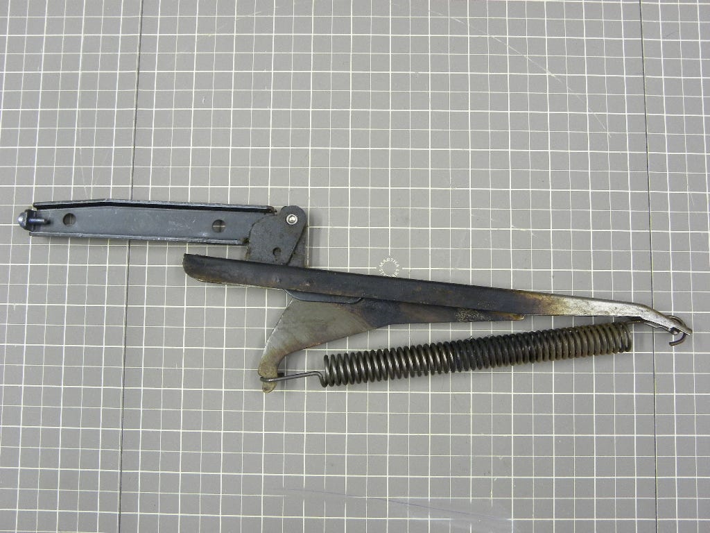 Right Hinge 316566210