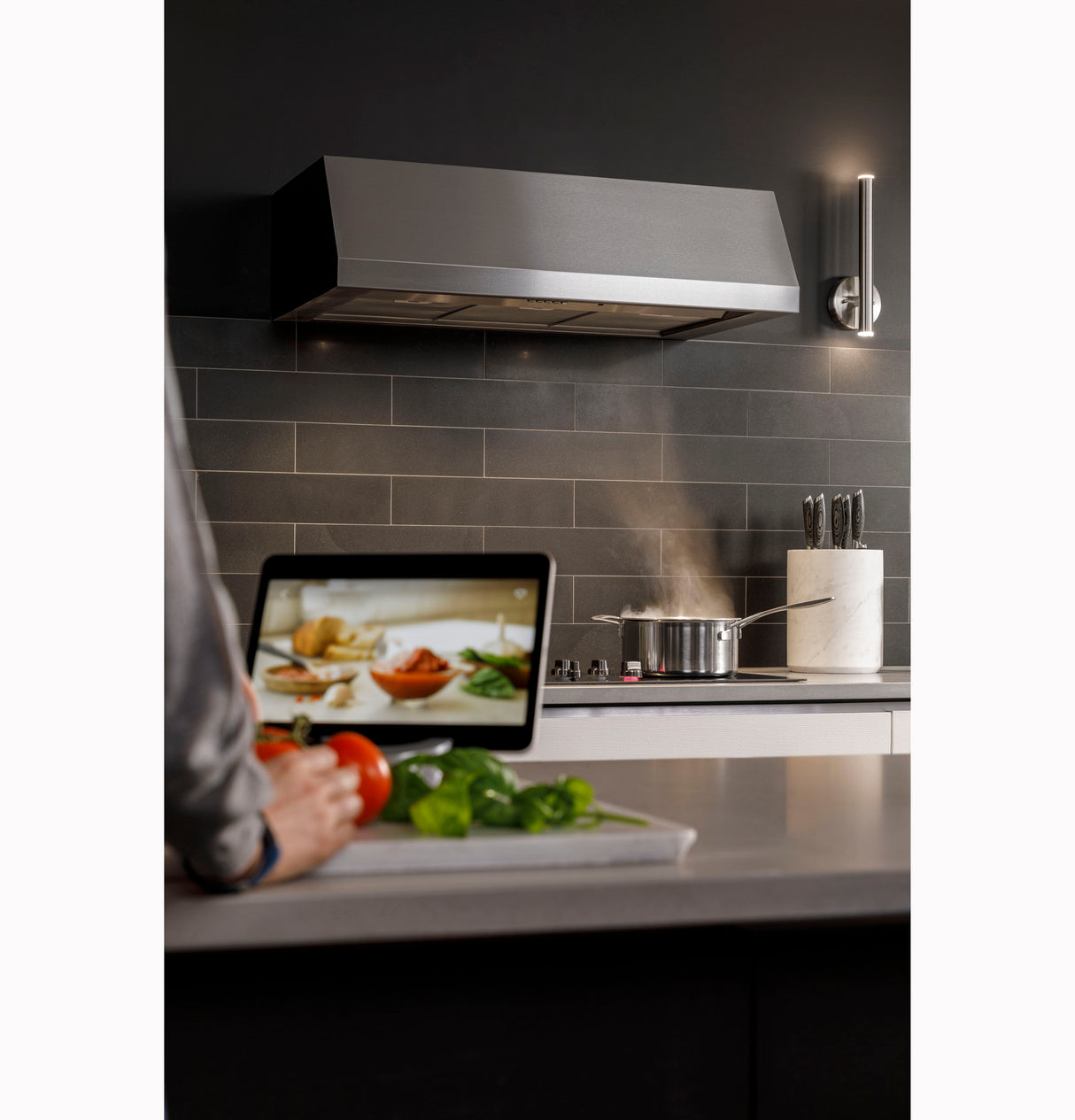 GE Profile 36" Commercial Style Hood UBW36YIEWSS