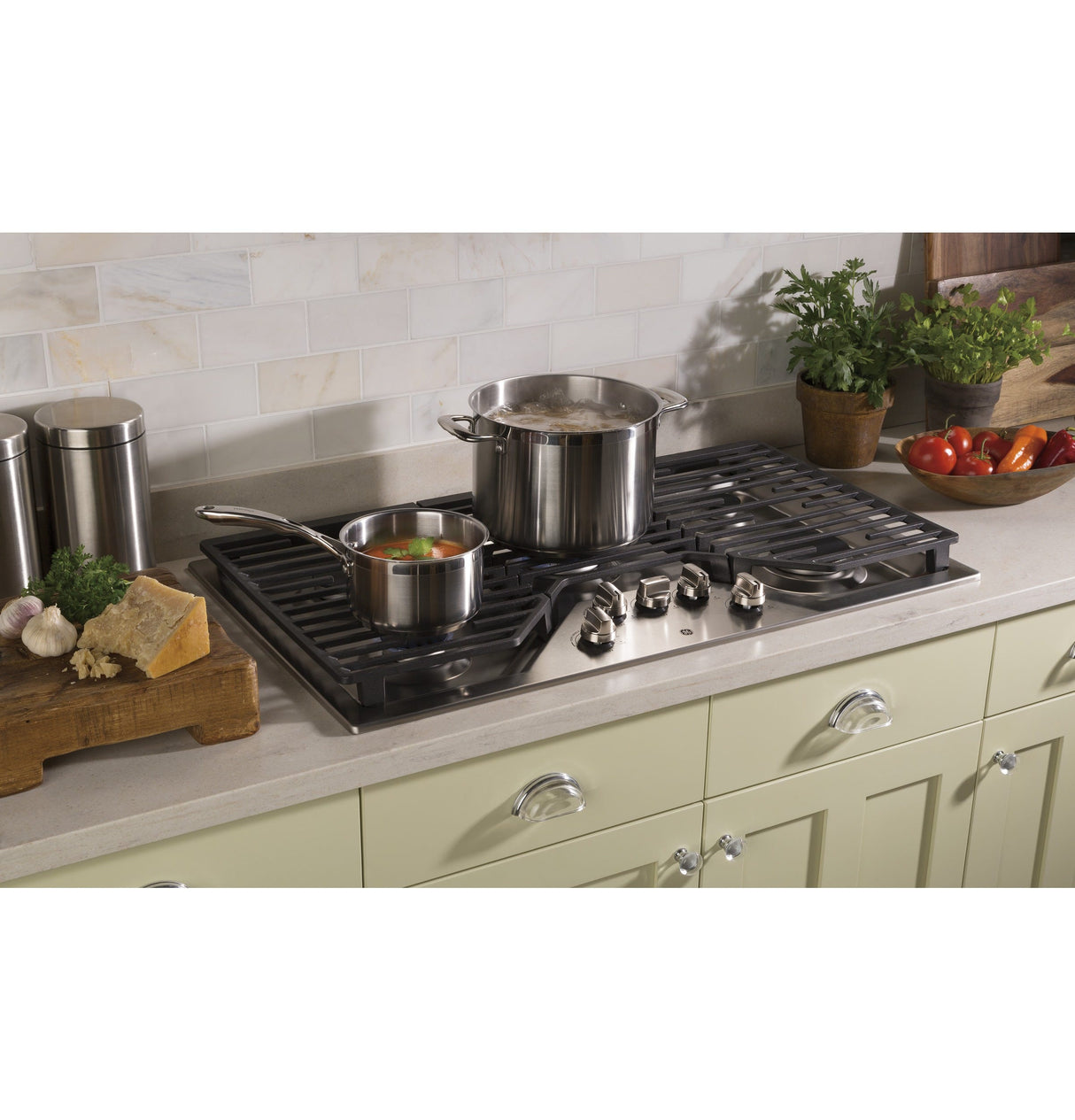 GE 30" Built-In Gas Cooktop with 5 Burners and Dishwasher Safe Grates JGP5030SLSS