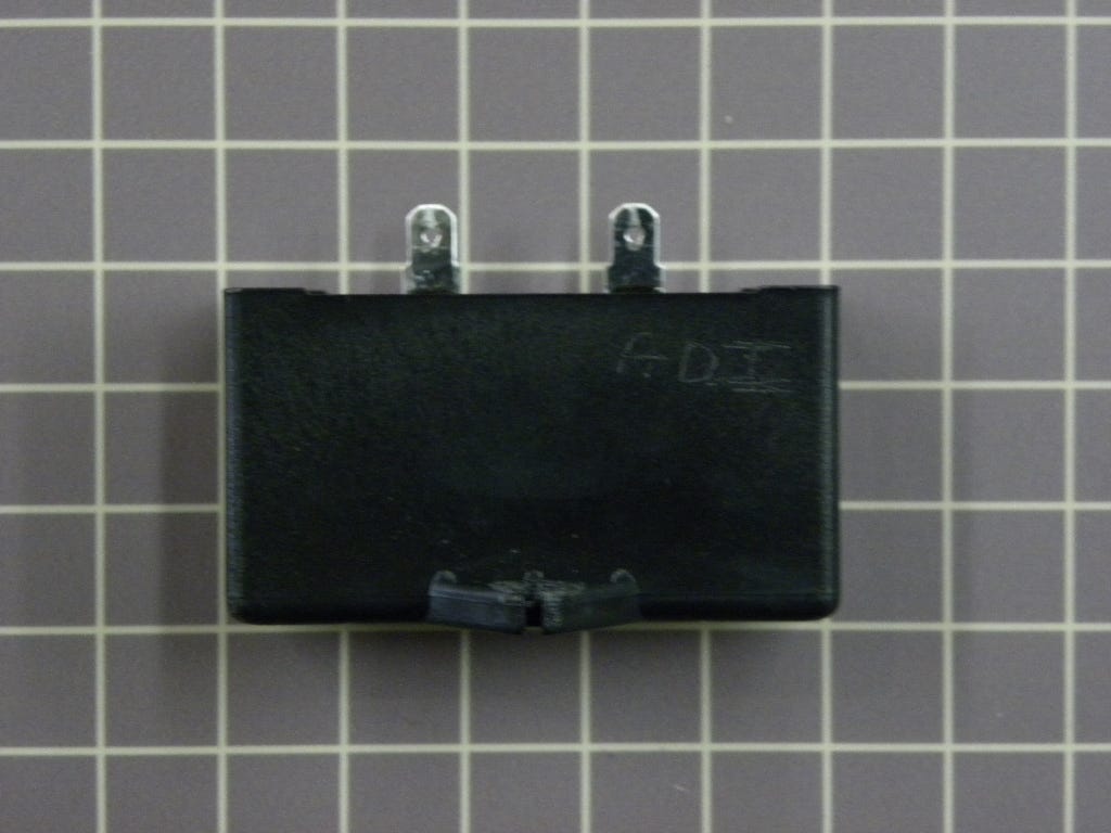Capacitor C8931608