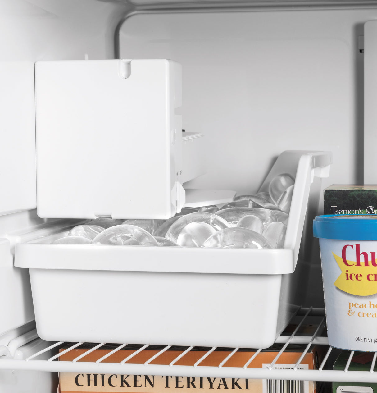 GE® ENERGY STAR® 21.9 Cu. Ft. Top-Freezer Refrigerator GE® ENERGY STAR® GIE22JTNRBB