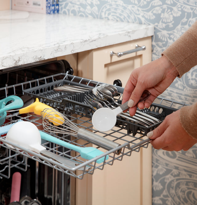 GE Fingerprint Resistant Top Control with Stainless Steel Interior Dishwasher with Sanitize Cycle GDP670SYVFS-Fingerprint Resistant Stainless Steel