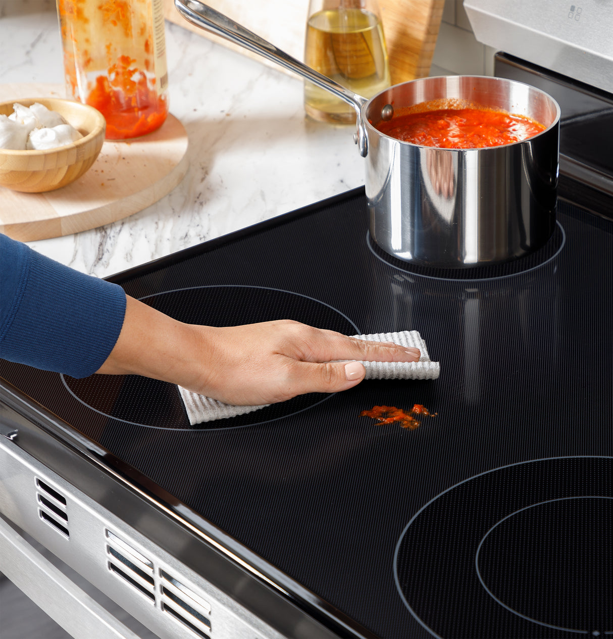 GE® ENERGY STAR® 30" Free-Standing Electric Range with Crisp Mode GRF500SVSS