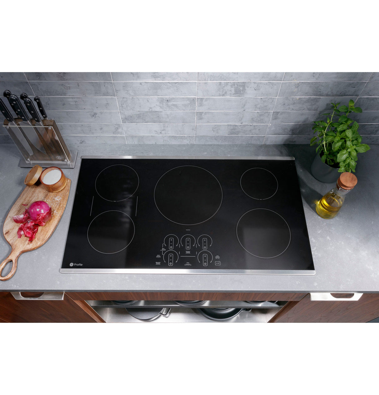 GE Profile 30" Built-In Touch Control Induction Cooktop PHP9030DTBB (S&D)