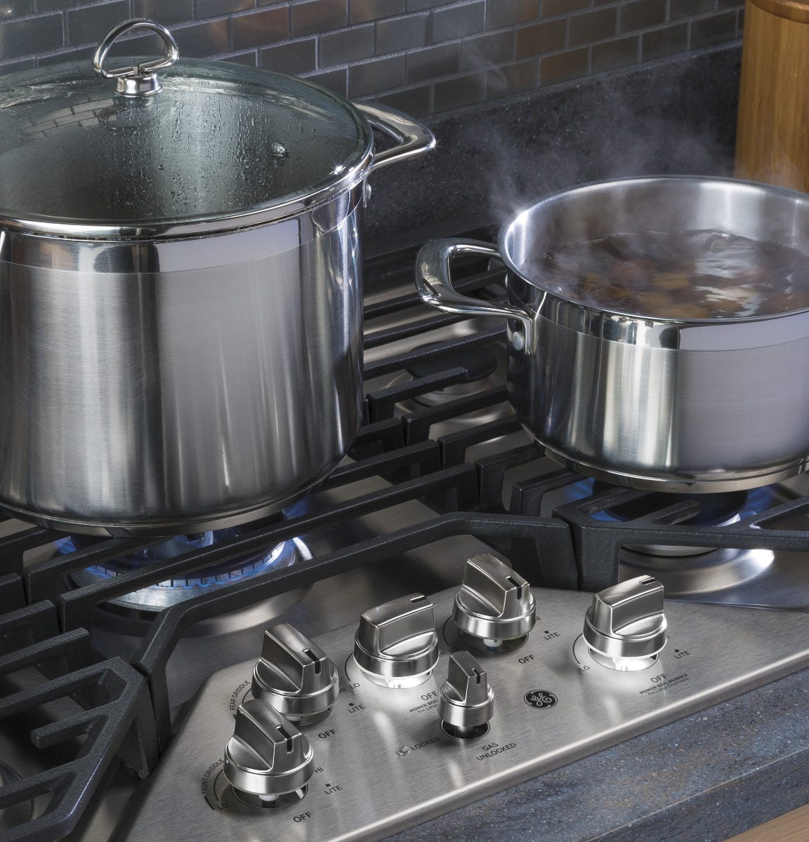 GE Profile™ 30" Built-In Tri-Ring Gas Cooktop with 5 Burners and Included Extra-Large Integrated Griddle PGP9030SLSS