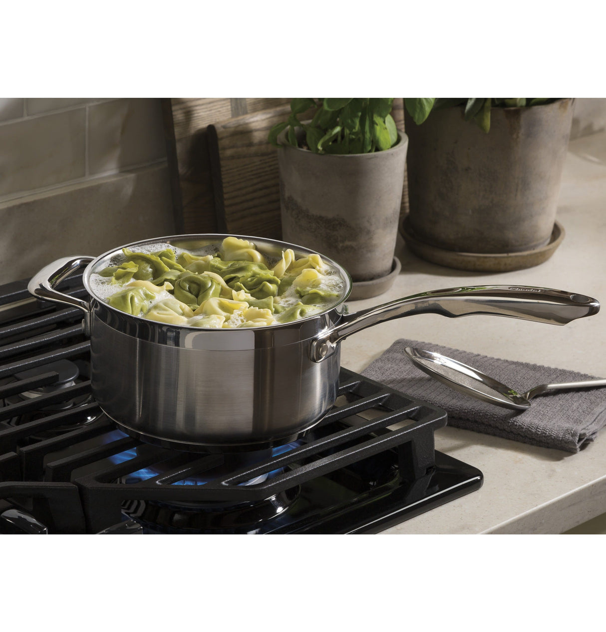 GE 36" Built-In Gas Cooktop with 5 Burners and Dishwasher Safe Grates JGP5036DLBB