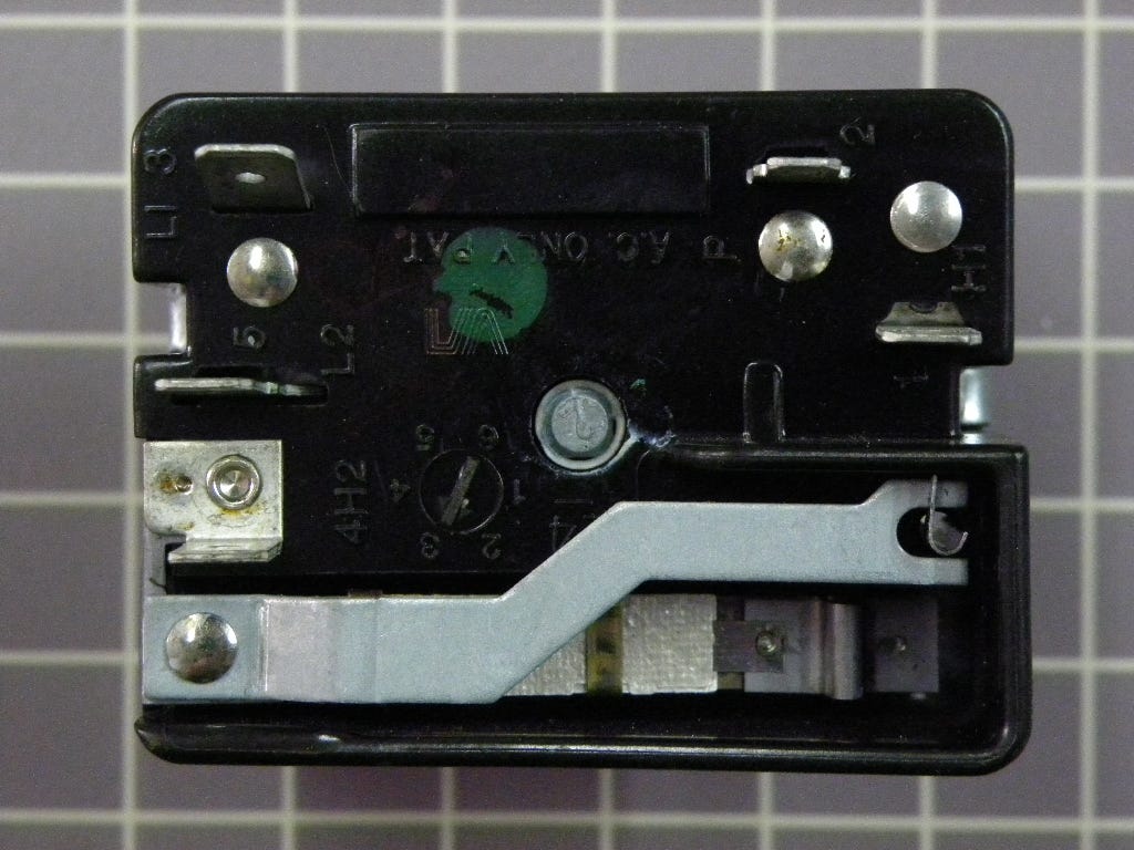 Interruttore interbloccato GE DILOS 3 250A 1000V trifase 4poli Interruttore interbloccato GE DILOS 3 250A 1000V trifase 4poli