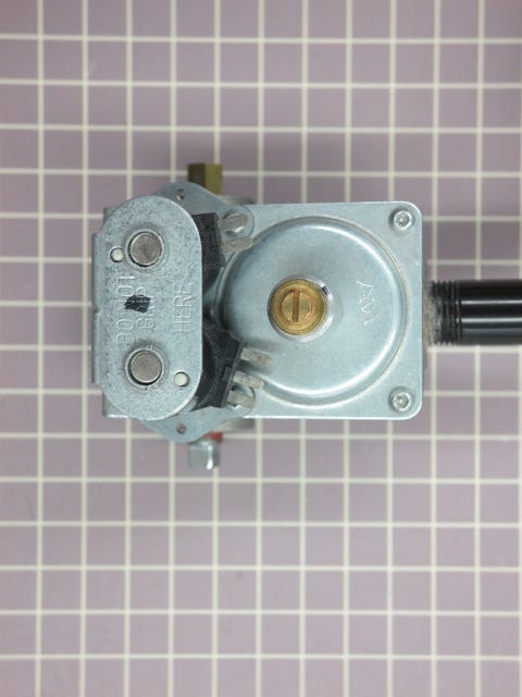 Gas Valve and Pipe Assembly WE14M114