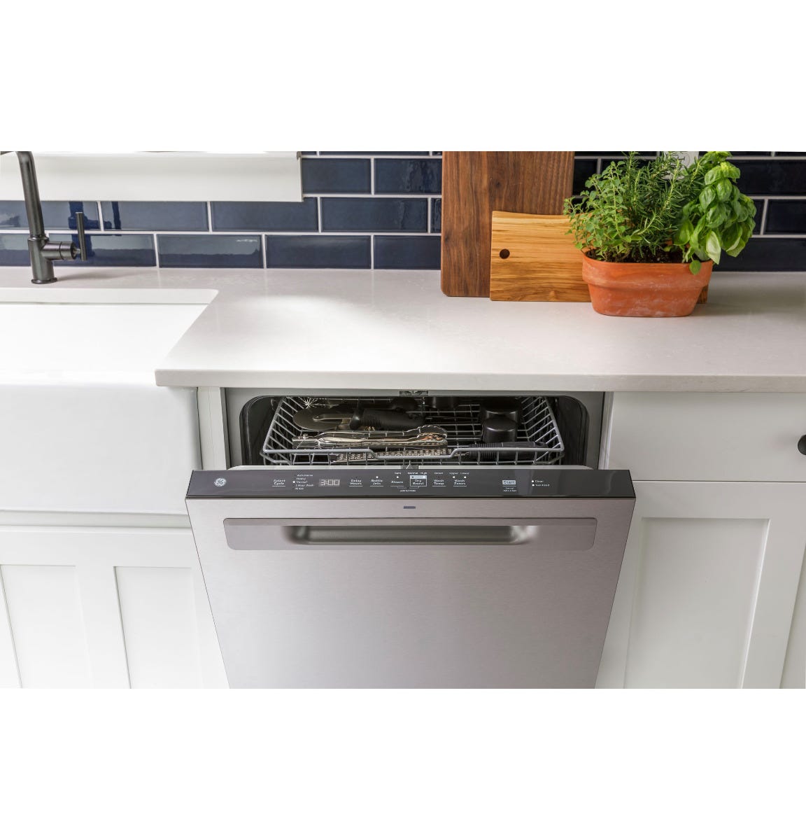 GE® ENERGY STAR® Top Control with Plastic Interior Dishwasher with Sanitize Cycle & Dry Boost GDT630PMRES