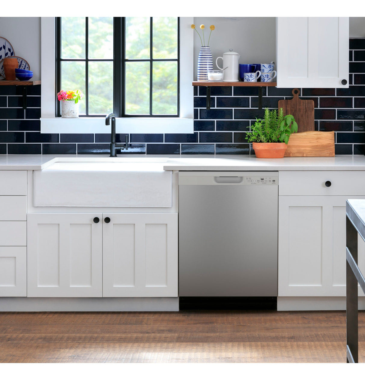 GE Front Control with Plastic Interior Dishwasher with Sanitize Cycle Dry Boost GDF550PSRSS