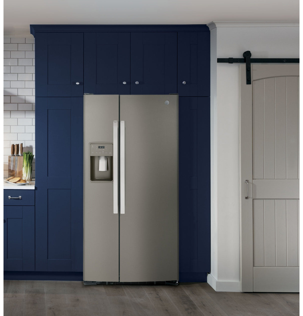 GE 23.0 Cu. Ft. Side-By-Side Refrigerator GSS23GMPES
