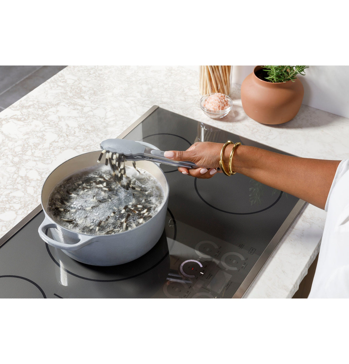 Café Series 30" Built-In Touch Control Induction Cooktop CHP90301TBB
