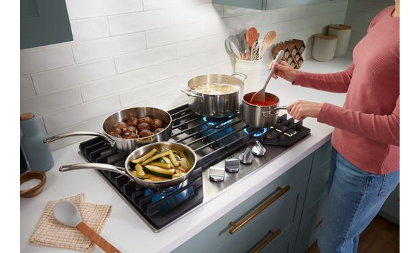 Whirlpool 36-inch Gas Cooktop with EZ-2-Lift™ Hinged Cast-Iron Grates WCGK5036PB