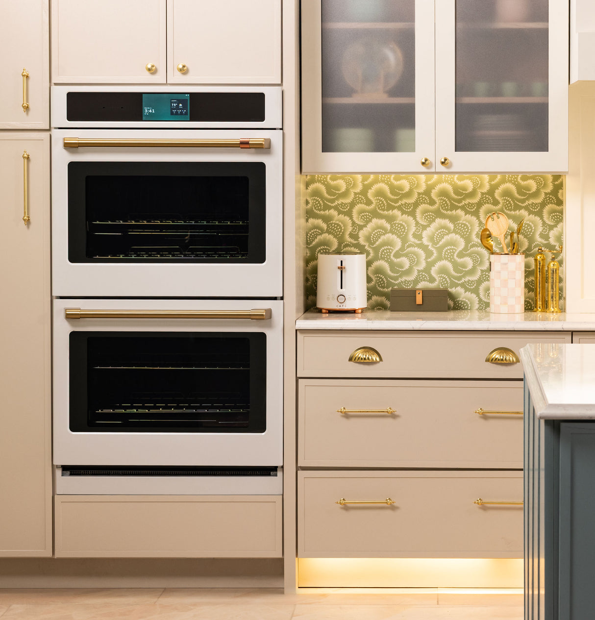 CAFÉ™ Professional Series 30" Smart Built-In Convection Double Wall Oven CTD90DP4ZW2