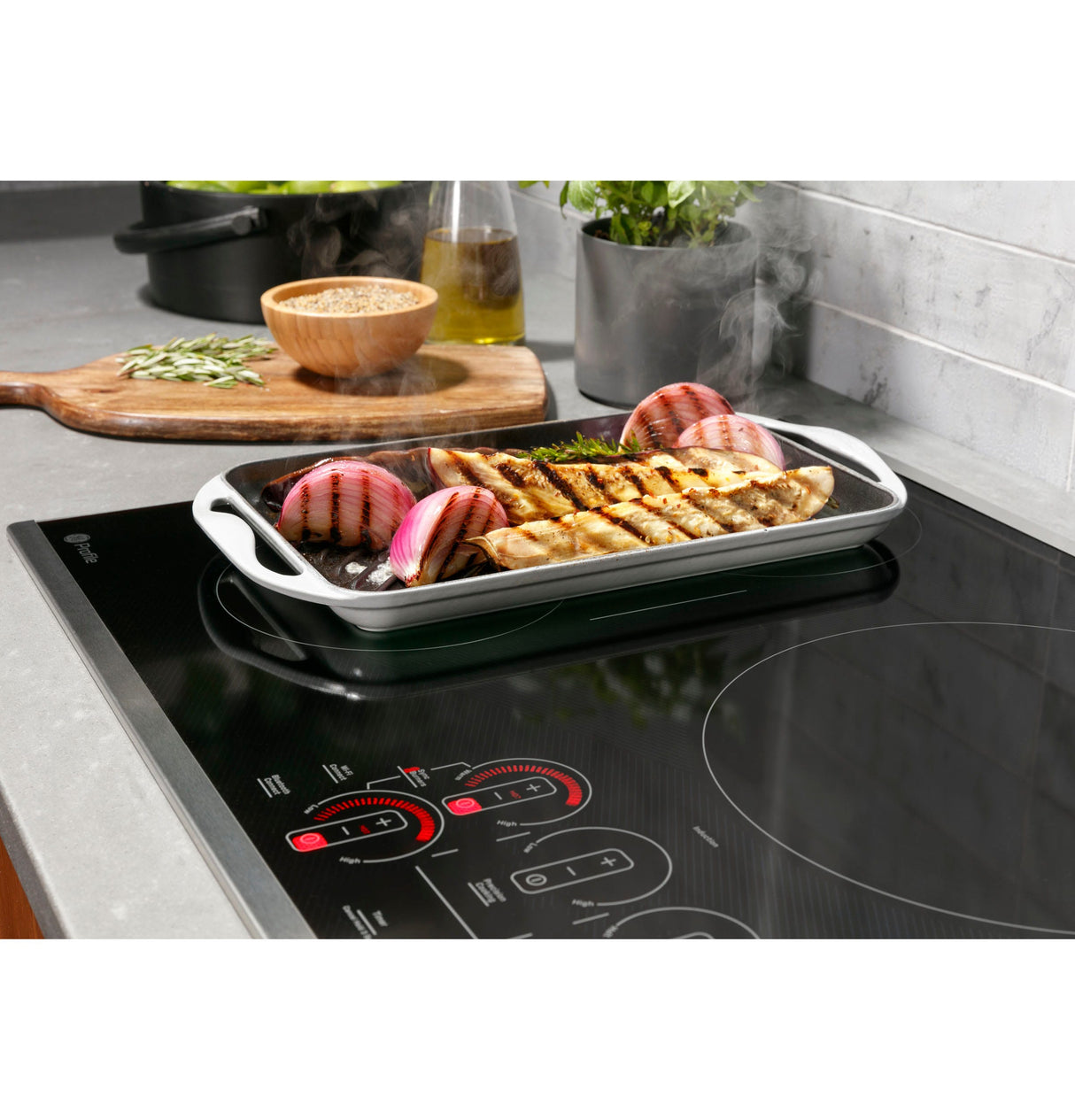 GE Profile 30" Built-In Touch Control Induction Cooktop PHP9030DTBB (S&D)