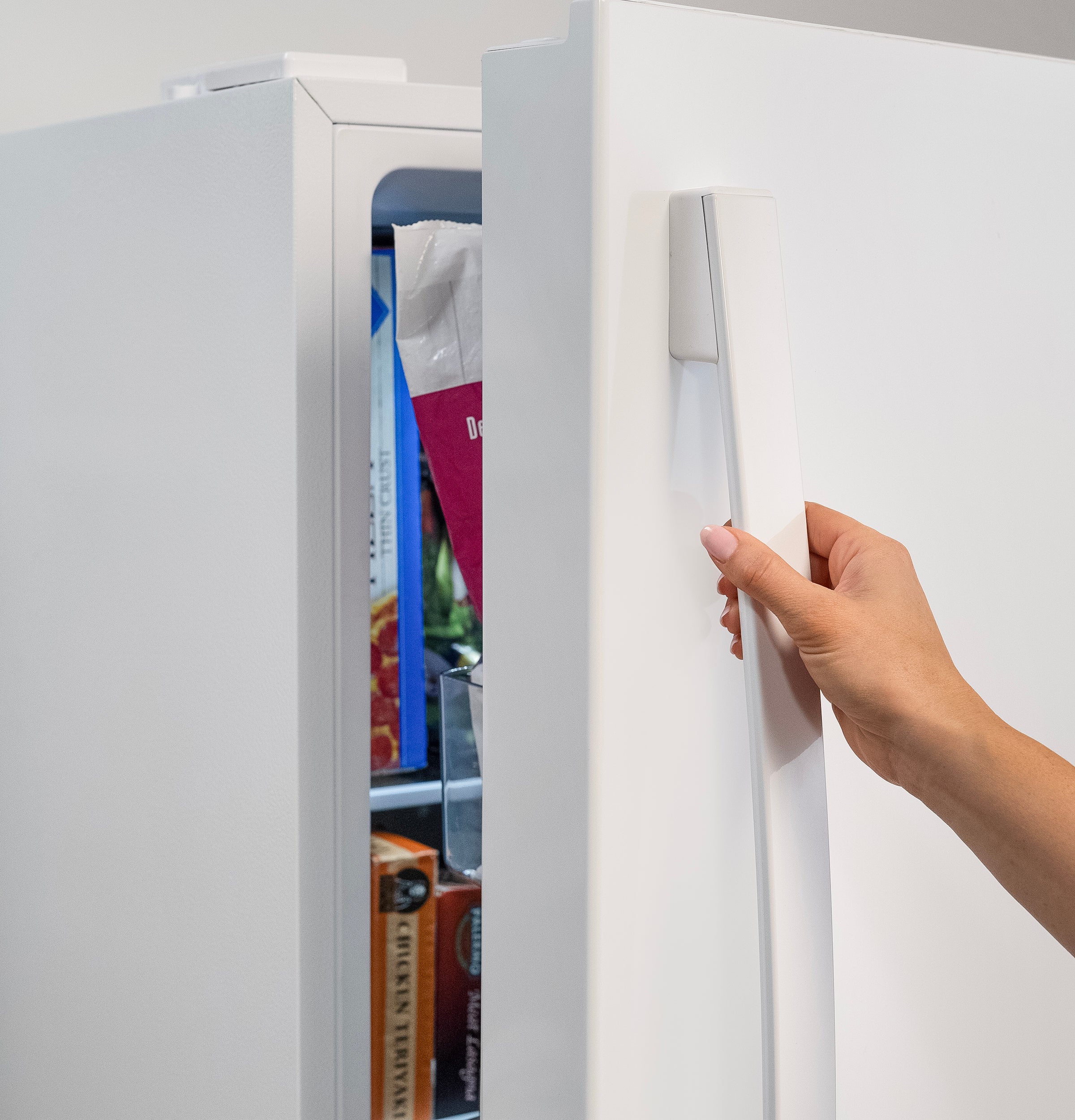 GE FUF22DZRWW 21.6 Cu Ft Smart Upright Freezer | Appliance Depot