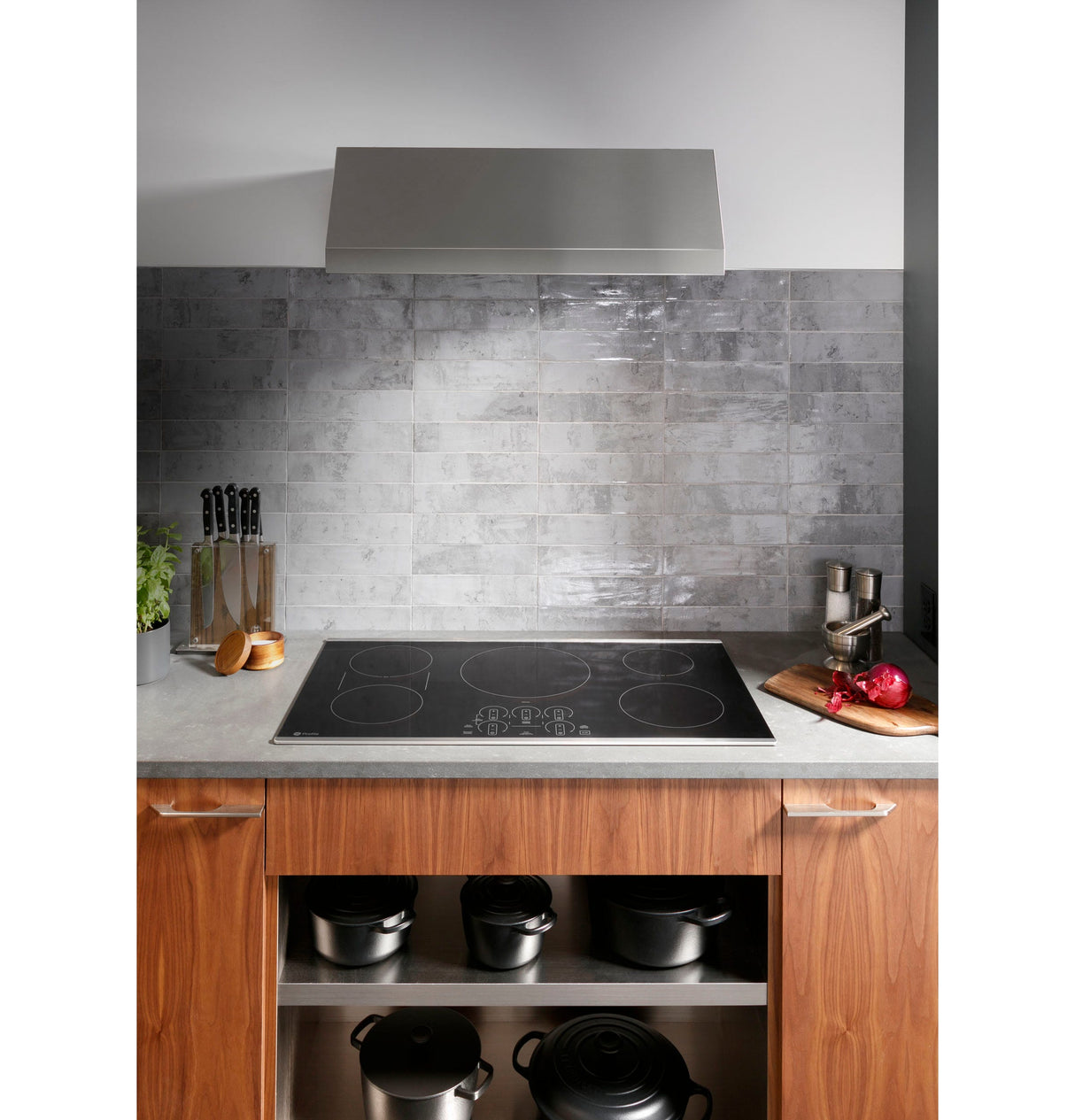GE Profile 30" Built-In Touch Control Induction Cooktop PHP9030DTBB (S&D)