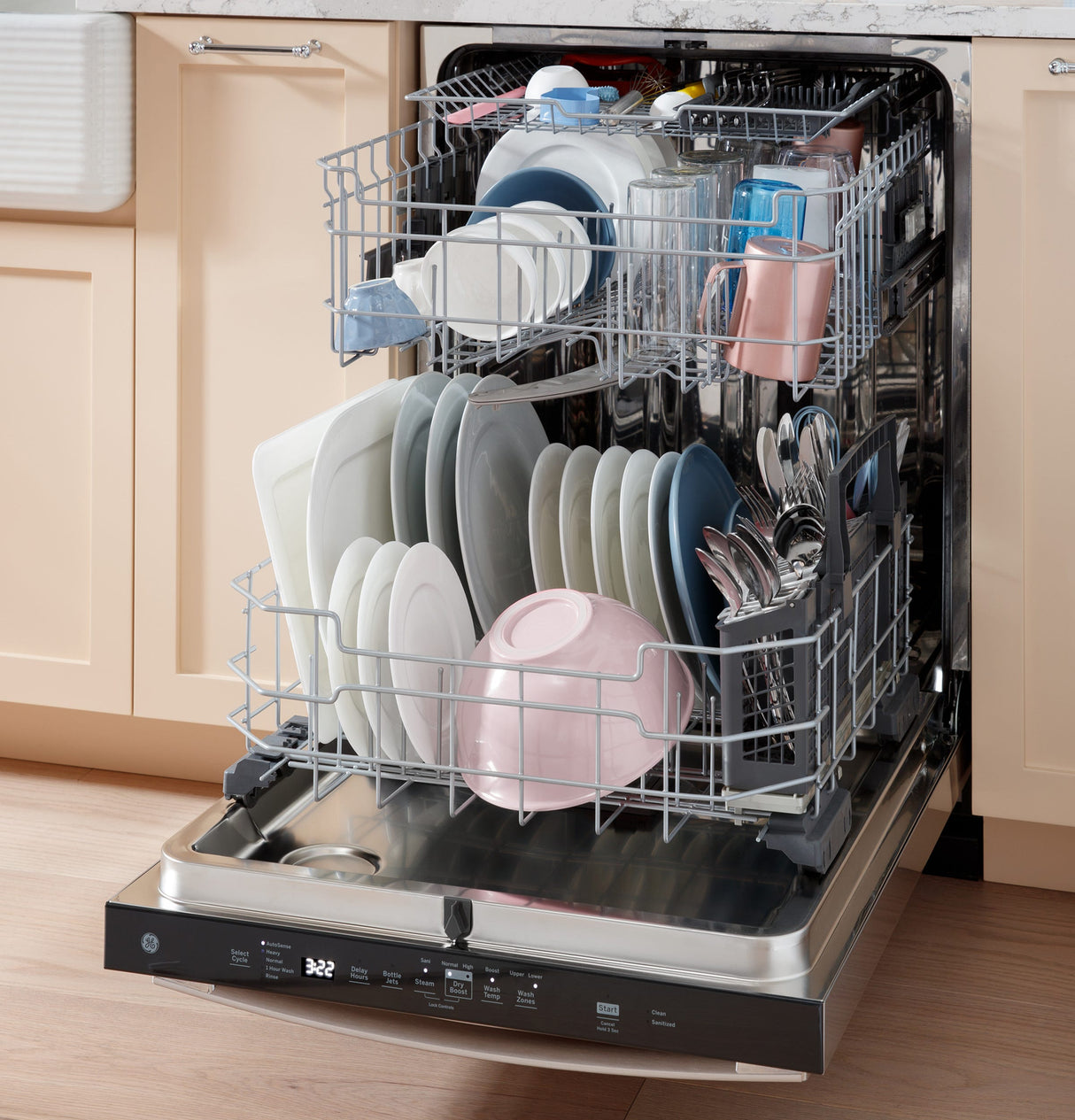 GE Top Control with Stainless Steel Interior Dishwasher with Sanitize Cycle GDT670SMVES