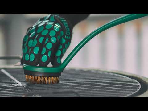 Big Green Egg SpeediClean™ Palmyra Bristle Long-Handle Grid Scrubber 127129