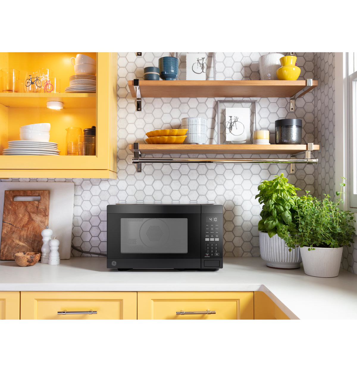 GE 1.0 Cu. Ft. Capacity Countertop Convection Microwave Oven with Air Fry