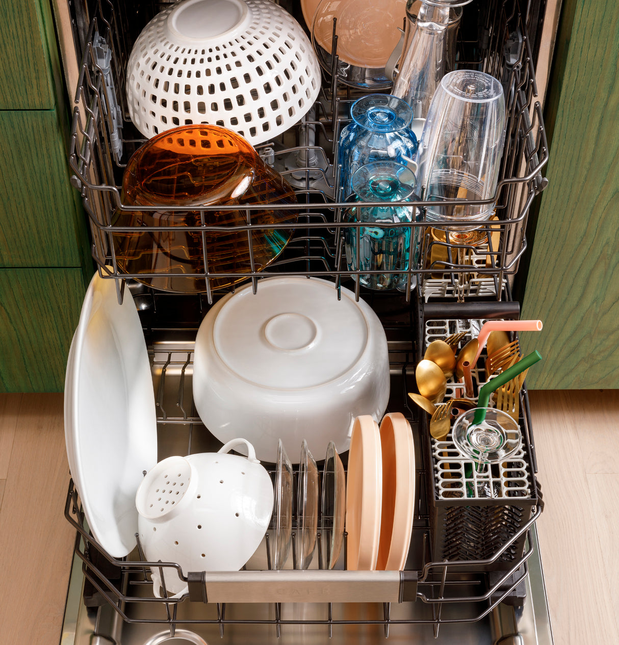 Café™ Smart Stainless Steel Interior Dishwasher with Sanitize and Ultra Wash & Dual Convection Ultra Dry CDT858P4VW2