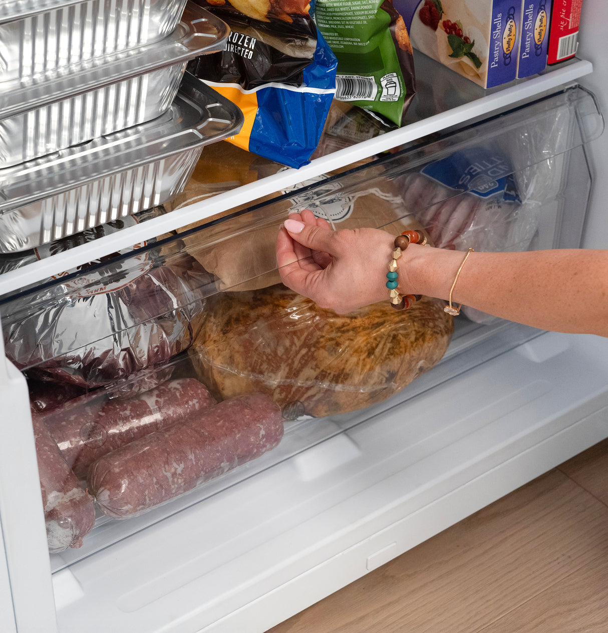 GE® ENERGY STAR® 21.6 Cu. Ft. Smart Garage Ready Convertible Upright Freezer FUF22DZRWW