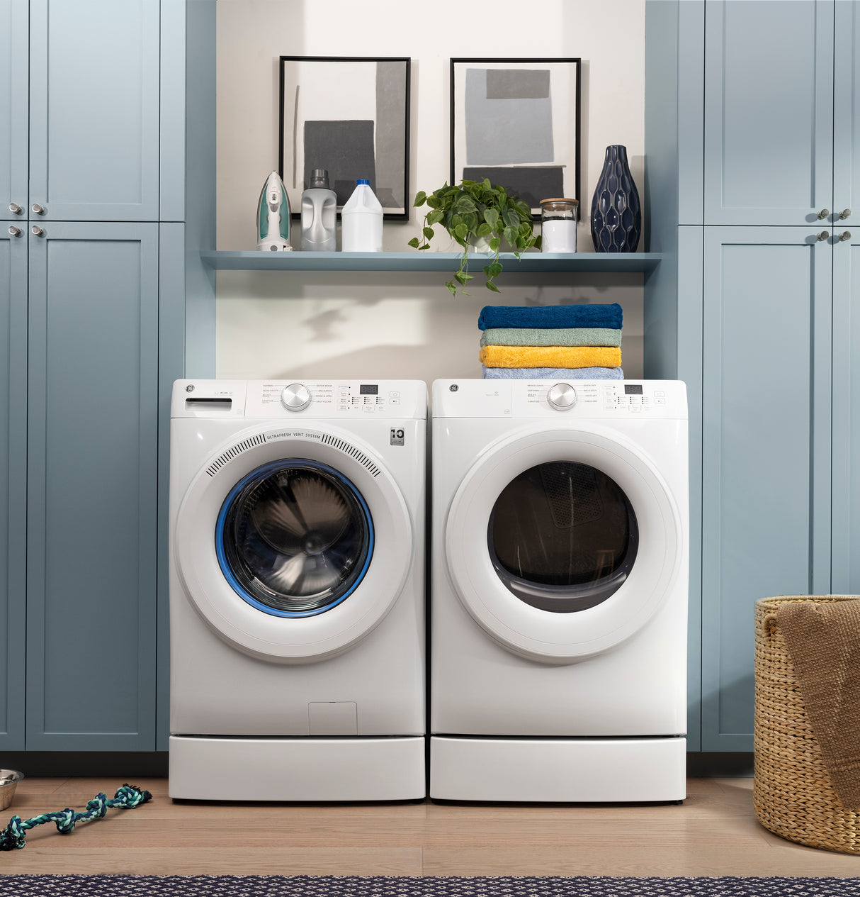 GE® ENERGY STAR® 7.8 cu. ft. Capacity Smart Front Load Gas Dryer GFD35GSSYWW
