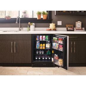 Whirlpool 24-inch Wide Undercounter Refrigerator with Towel Bar Handle - 5.1 cu. ft. WUR35X24HZ