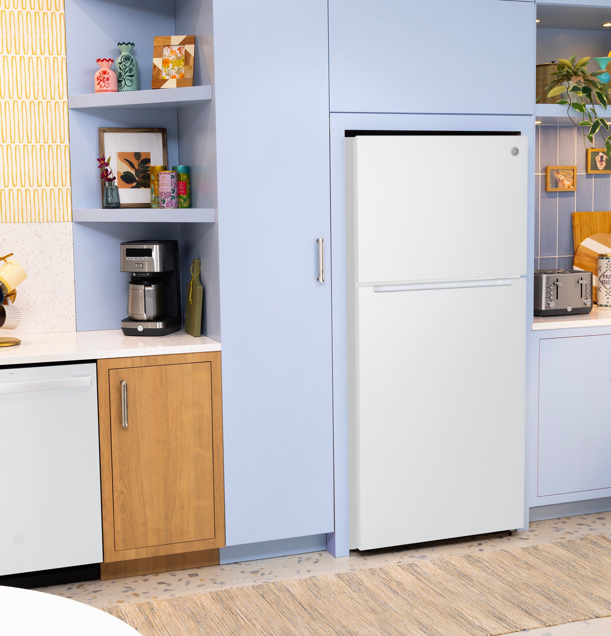 GE GPS21KGZWW 21 Cu. Ft. Garage Ready Refrigerator White