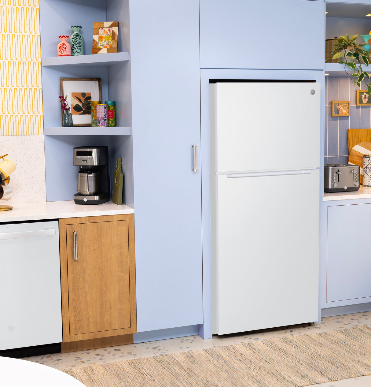 GE 19 Cu. Ft. Garage Ready Top-Freezer Refrigerator GPS19KGZWW