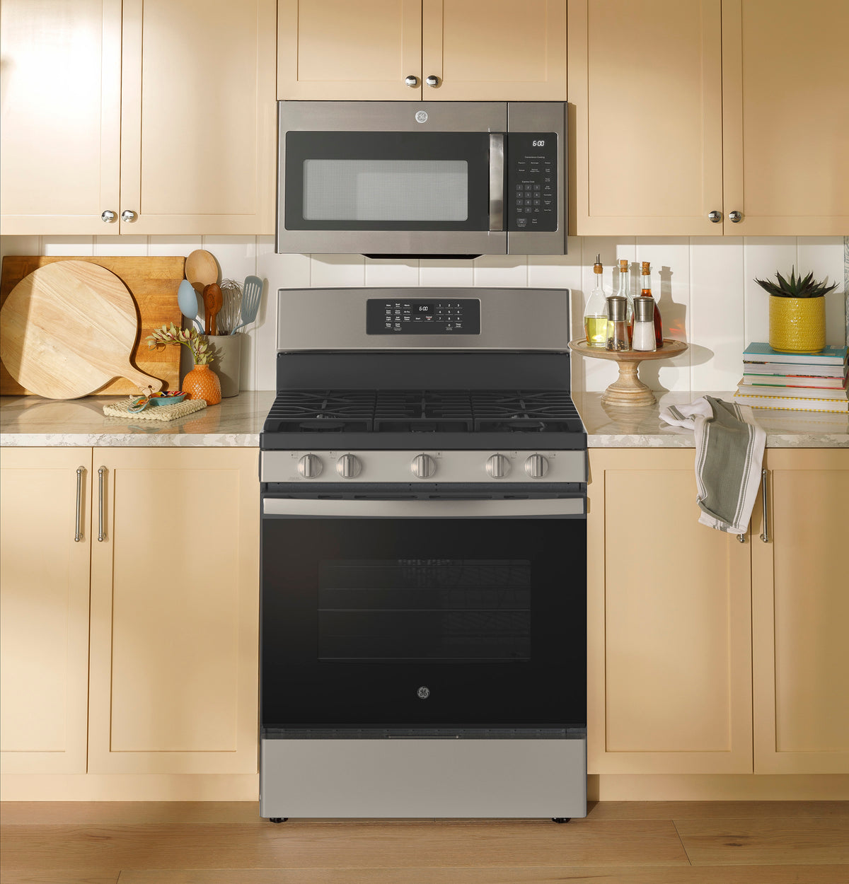 GE 30" Free-Standing Gas Convection Range with No Preheat Air Fry JGB670SZSS